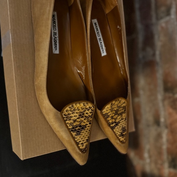 Manolo Blahnik flats - Picture 2 of 5